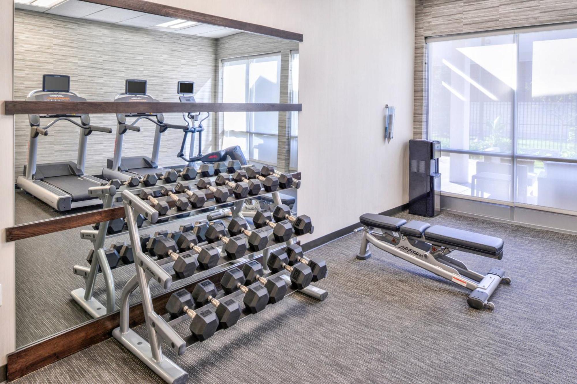Courtyard By Marriott Columbus Ґров-Сіті Екстер'єр фото