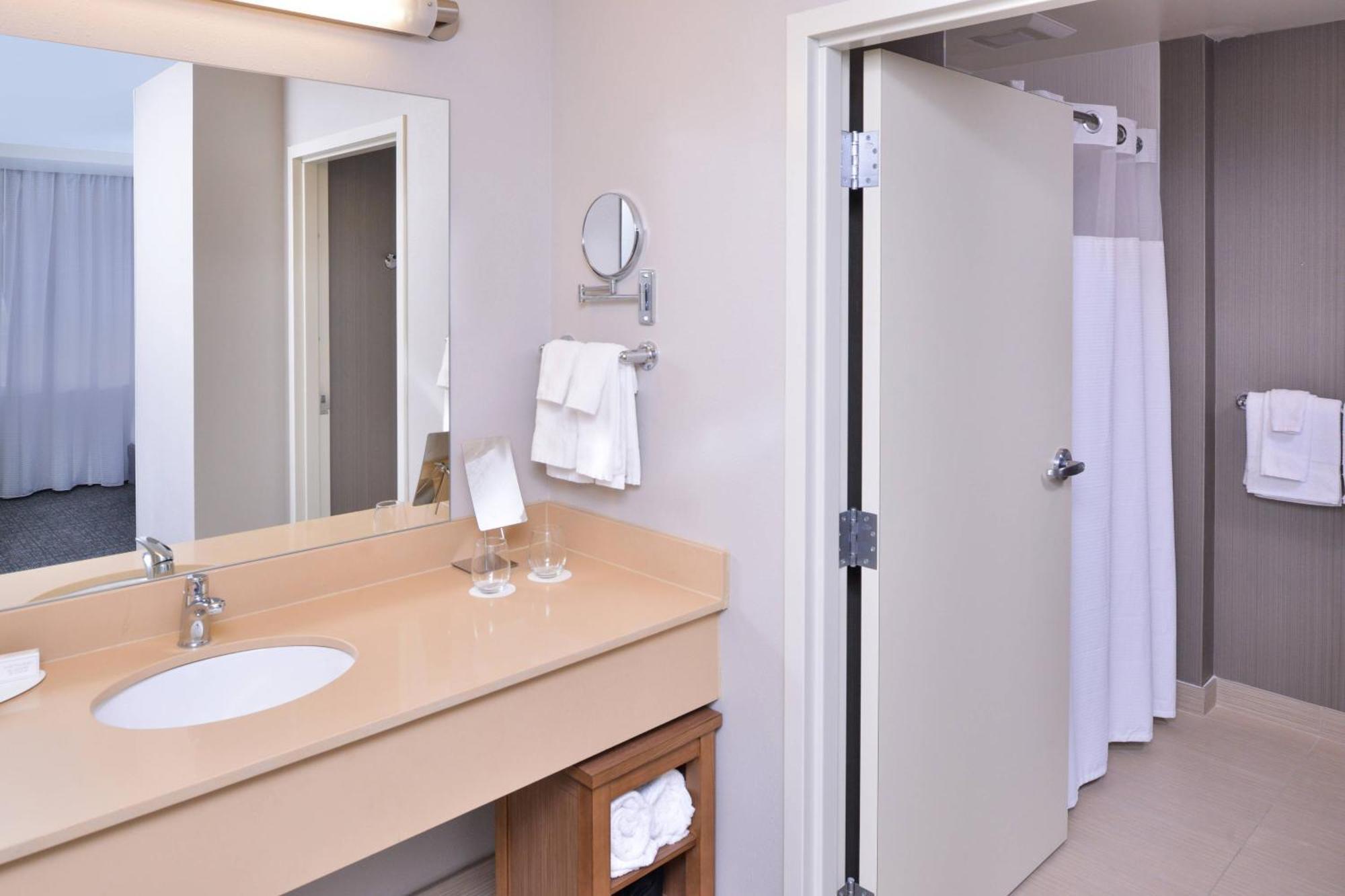 Courtyard By Marriott Columbus Ґров-Сіті Екстер'єр фото