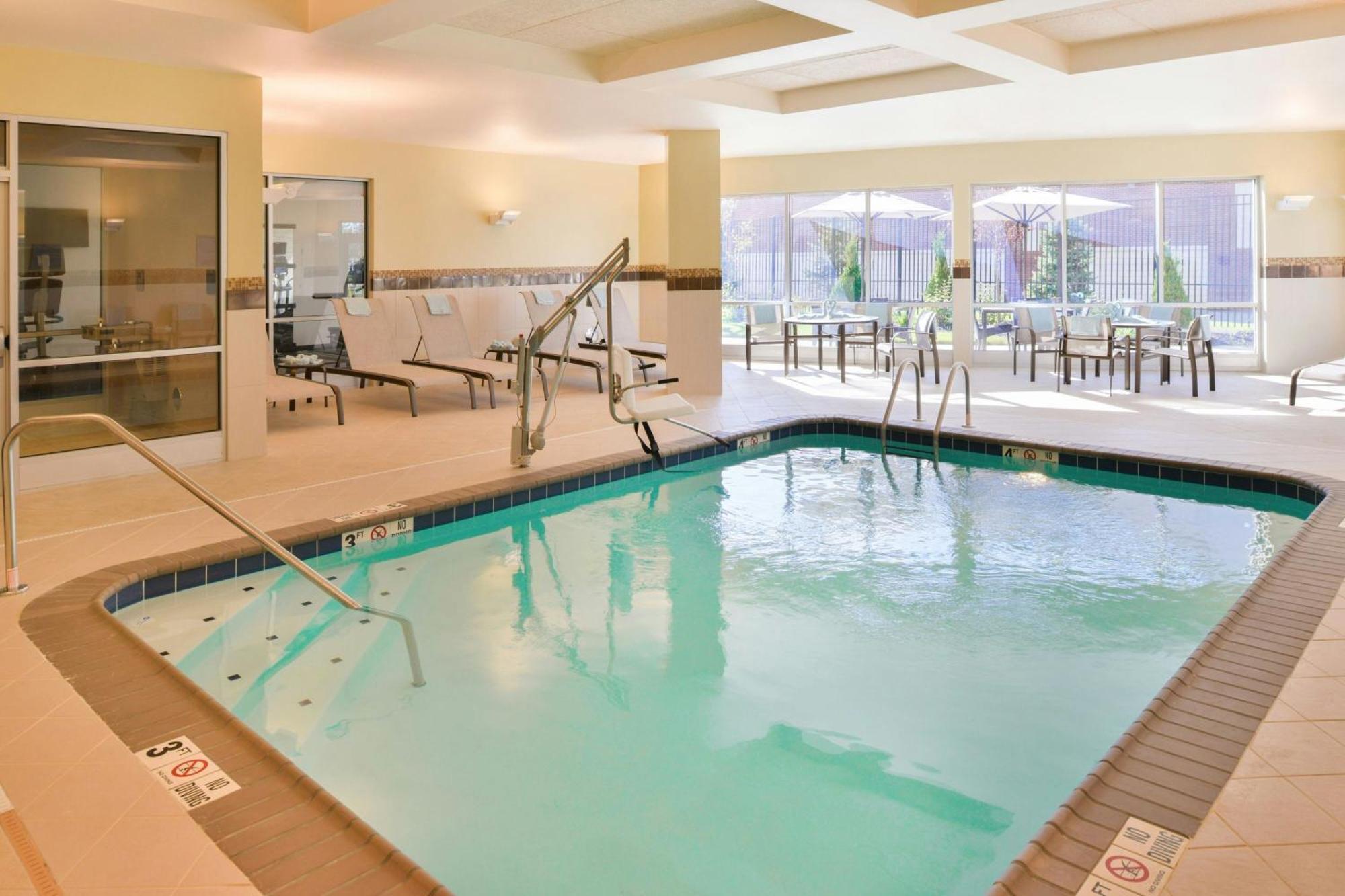 Courtyard By Marriott Columbus Ґров-Сіті Екстер'єр фото